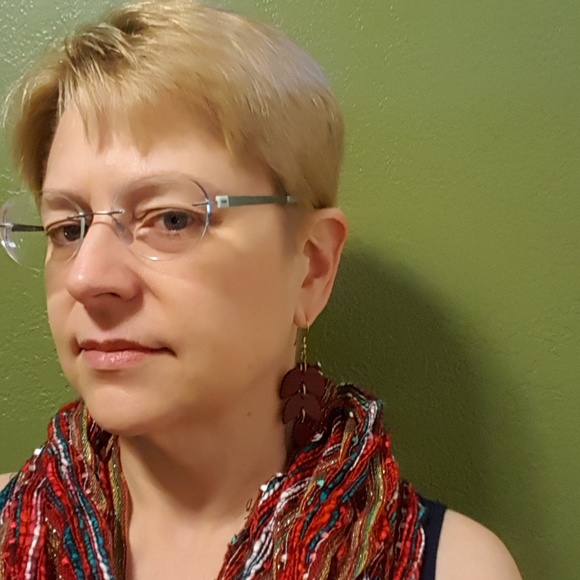 📘Mata Traders📘 Layered Lotus Earrings Red - Picture 6 of 6